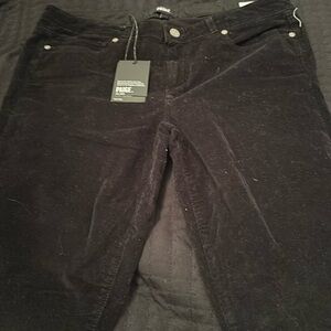 Is skinny Jean corduroy distressed at the knee size 32